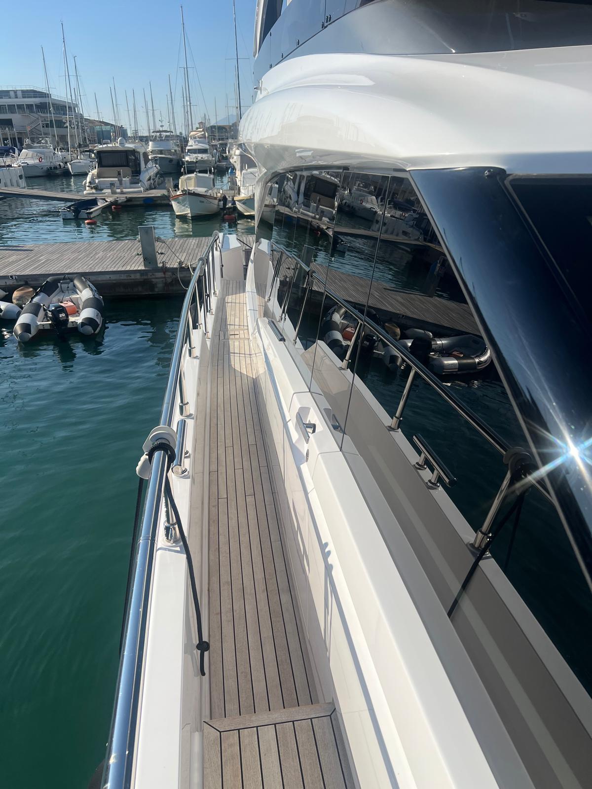 2025 FERRETTI YACHTS 670 